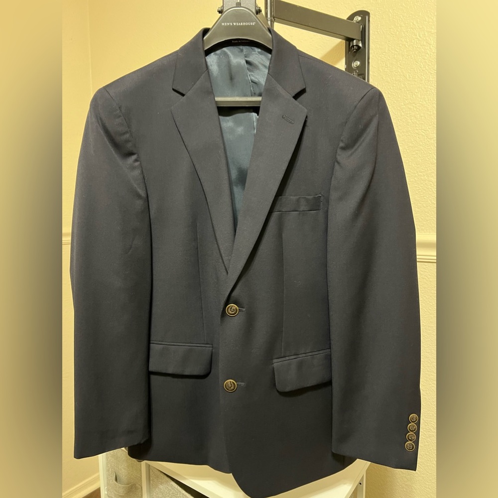 Jacket 39S like new, bought at Men’s Warehouse.